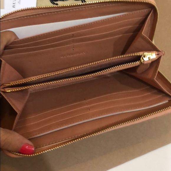 NWOT Burberry Calf Leather Zip Around Wallet - Picture 6 of 8